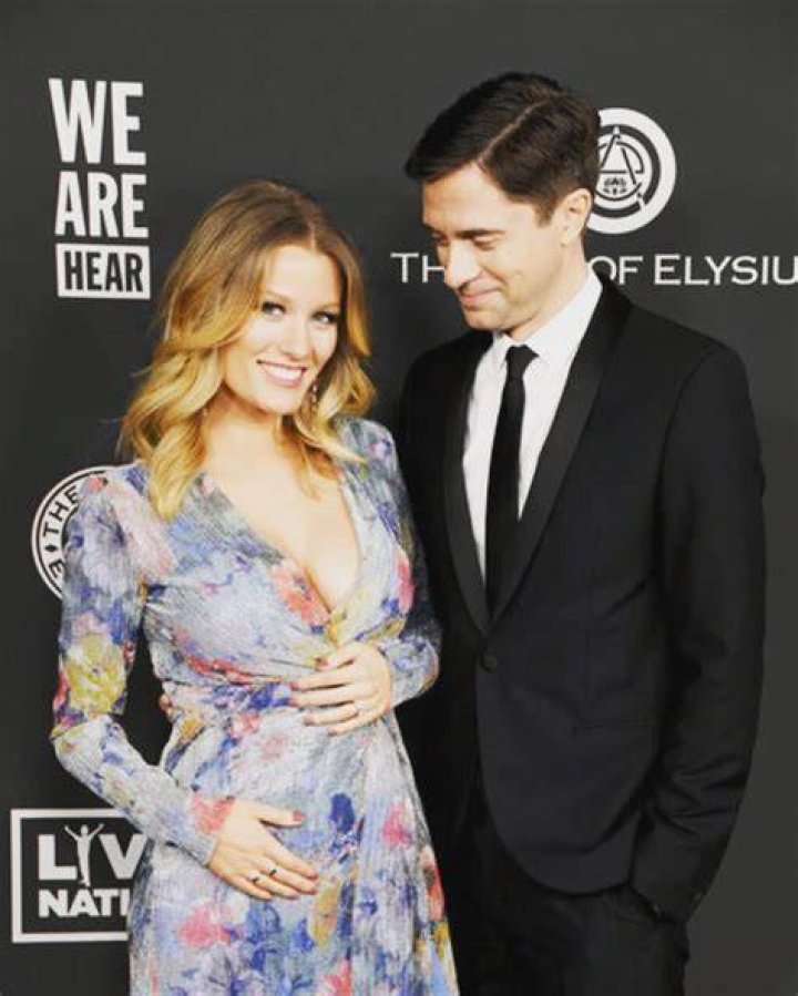 Ashley Hinshaw Biography, Age, Height, Husband, Net Worth, Family
