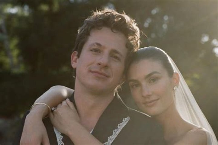 Charlie Puth biografía, edad, altura, esposo, net worth, familia