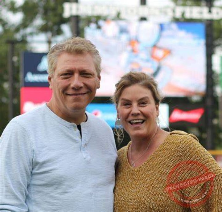 Devin Scillian Biography, Age, Height, Wife, Net Worth, Family