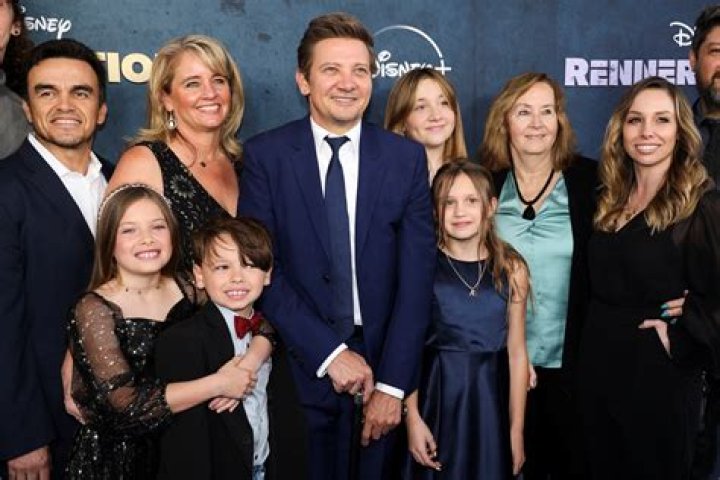 Jeremy Renner Biography, Age, Height, Wife, Net Worth, Family