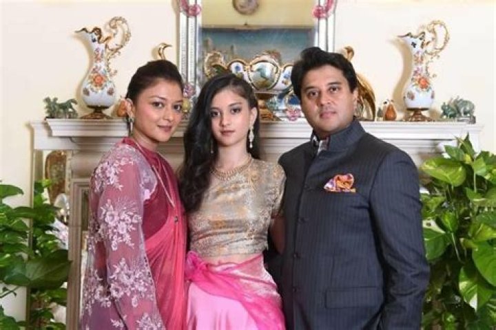 Jyotiraditya Scindia Biography, Age, Height, Wife, Net Worth, Family