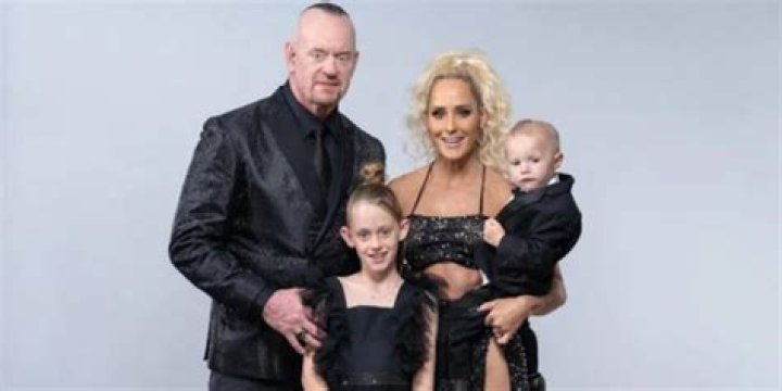 Michelle McCool Biography, Age, Height, Husband, Net Worth, Family