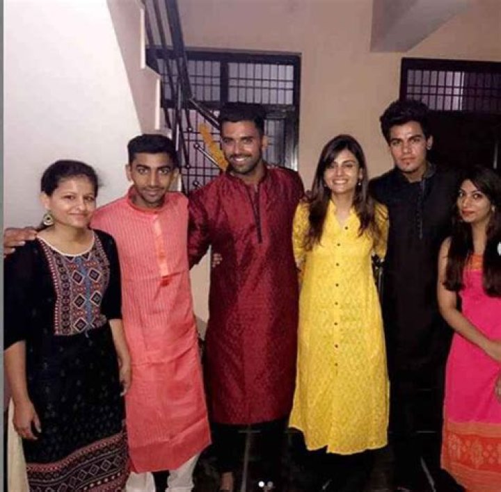 Rahul Chahar Biography, Age, Height, Wife, Net Worth, Family