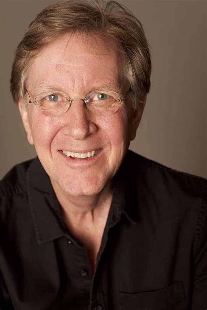 Robert Clotworthy Biography, Age, Height, Wife, Net Worth, Family