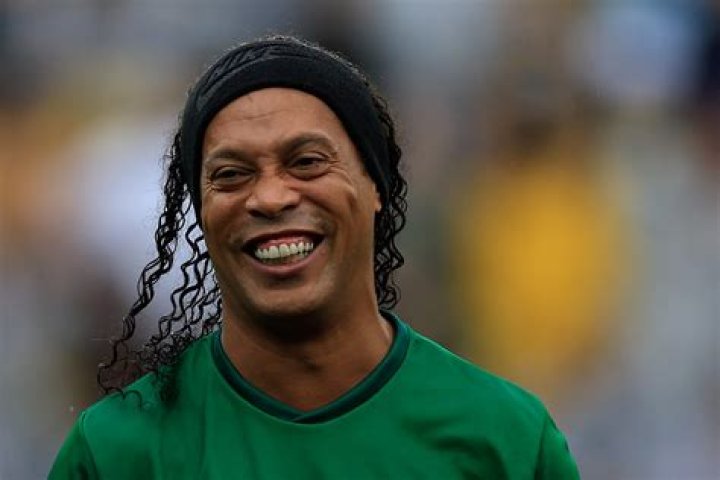 Ronaldinho biografía, edad, altura, esposo, net worth, familia