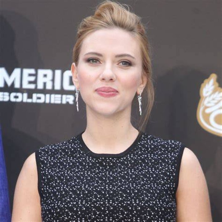 Scarlett Pomers Biography, Age, Height, Husband, Net Worth, Family
