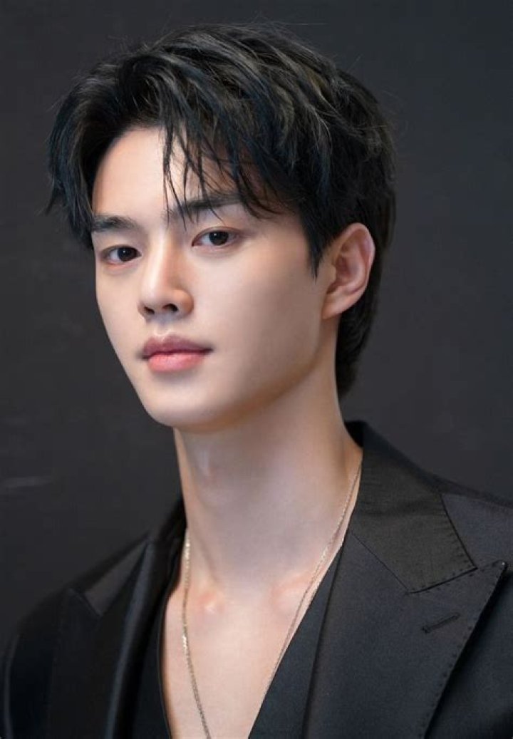 Song Kang-ho Biography, Age, Height, Wife, Net Worth, Family